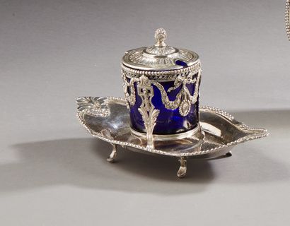 null PARIS 1783

Covered mustard pot on its adjoining silver tray and a blue glass....