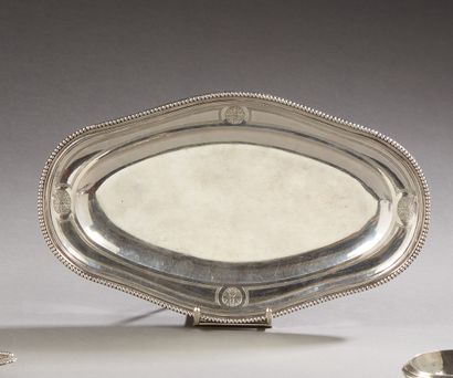 null PARIS 1783 - 1784

Silver sauceboat tray, oval shape on a frame. It is moulded...