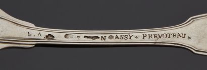 null A large silver cutlery, filets model.

18th century

Weight : 193,5 g