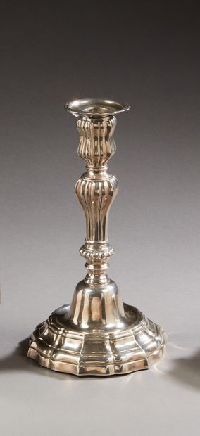 null PERPIGNAN LETTER L - circa 1785

Silver torch and its wick, the poly-lobed pedestal...