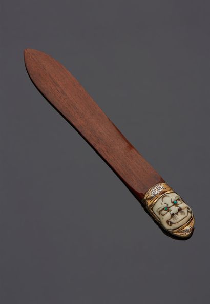 null Gustave KELLER

Large rosewood paper-knife, the grip decorated with a face of...