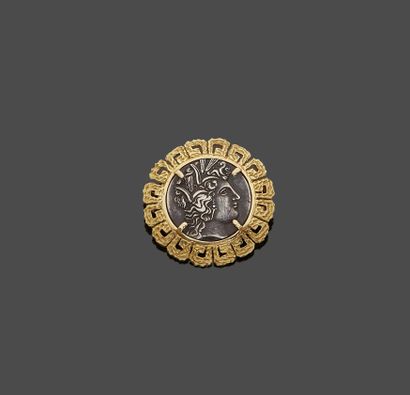 null LALAOUNIS 

Medal in yellow gold 18 k (750 thousandths) decorated with a silver...