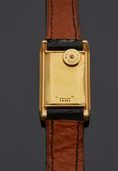 null JAEGER - Montre bracelet d'homme en or jaune 18 k (750 millièmes), cadran rectangulaire...