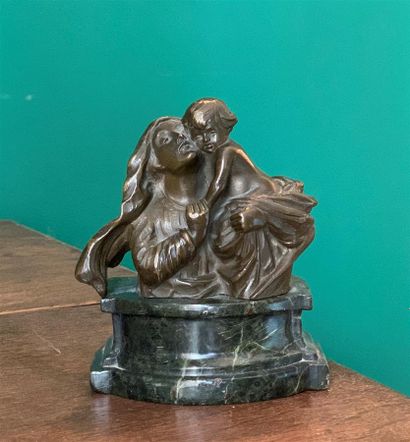null Ecole de la fin du XIXe siècle

Vierge à l'enfant

Sculpture en bronze à patine...