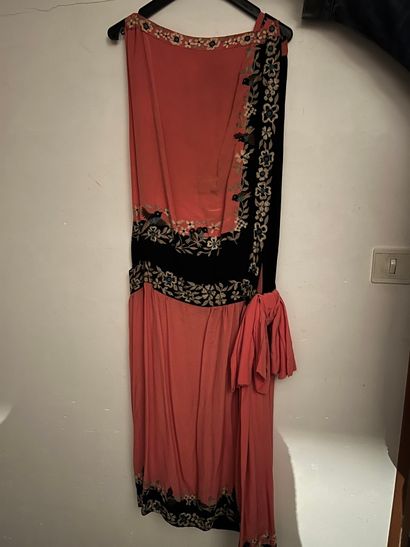 null Dress of the 20s, France. In the taste of Paul Poiret


Dress with straps in...