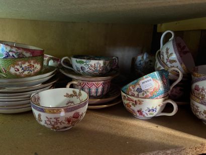 null Lot of mismatched English cups including Minton and others (accidents)





Provenance...