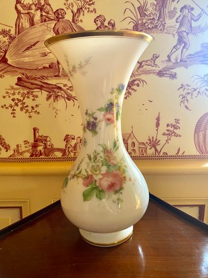 null Opaline glass baluster vase decorated with polychrome flowers on a white background


19th...