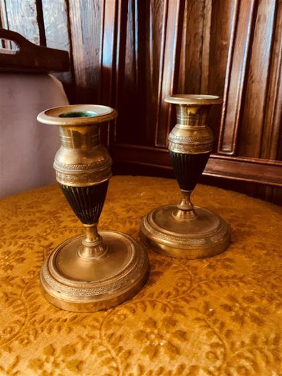 null Pair of small copper candlesticks


19th century 


Restoration period


Height...