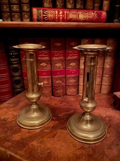 null Pair of copper candlesticks 


Height : 20,4 cm





Provenance : château de...