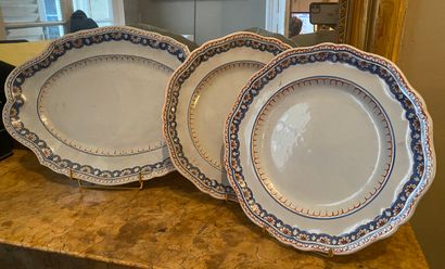 null Emille GALLE in Nançy


An oval dish and two large earthenware plates with scalloped...