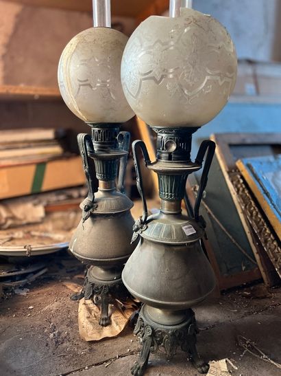 null Pair of neo-Greek bronze oil lamps (one globe damaged)


19th century


Height...