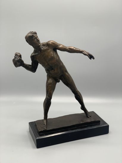 null D'après DALOU

Homme sportif nu, lanceur de caillou

Sculpture en bronze patiné....