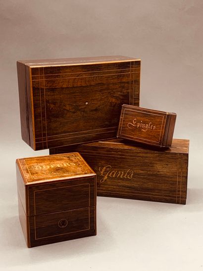 null Quatre boîtes romantiques dont : 

Une boîte inscrit "Epingles" en placage de...