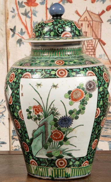 null 
CHINE - XIX e siècle




Paire de potiches couvertes en porcelaine décorée...