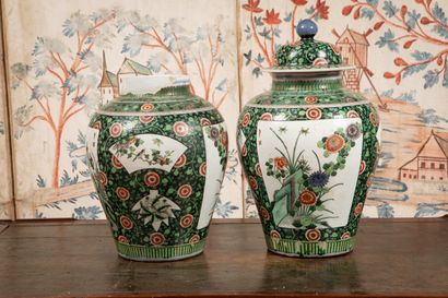 null 
CHINE - XIX e siècle




Paire de potiches couvertes en porcelaine décorée...