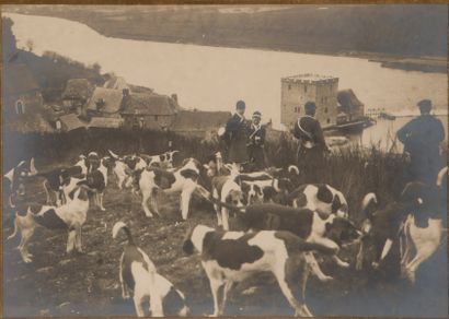 null 
Lot of two old photographs:




Photograph representing a hunting crew in a...