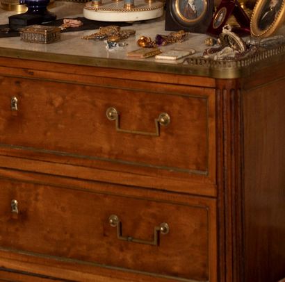 null 
Mahogany and mahogany veneer chest of drawers opening to three drawers, fluted...