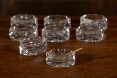  Suite of eight saltcellars in crystal. 
Height:...