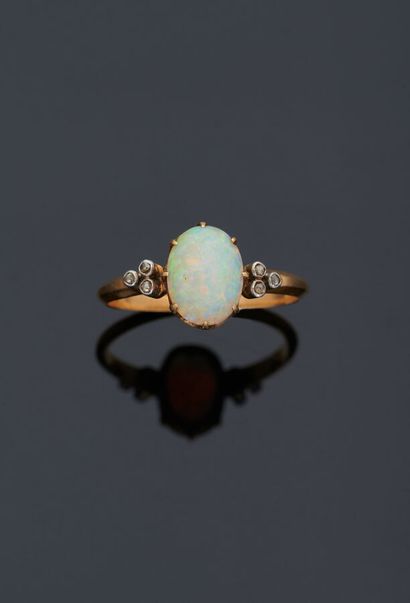  Ring in yellow gold 18 k (750 thousandths) set with an opal cabochon supported by...