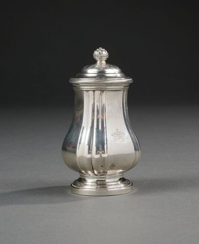 null André AUCOC (1856-1911) - A silver pepper mill of baluster form, the angles...