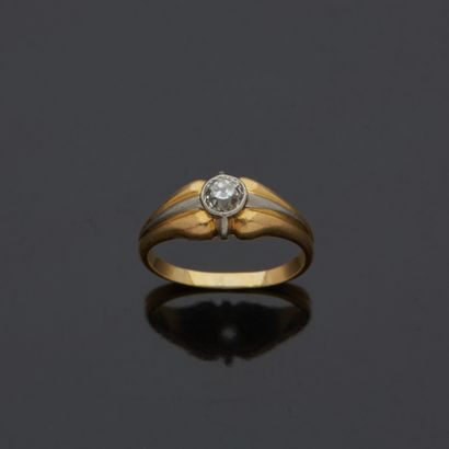 null 18 k (750 thousandths) yellow gold and platinum ring set with a 0.25 carat old...