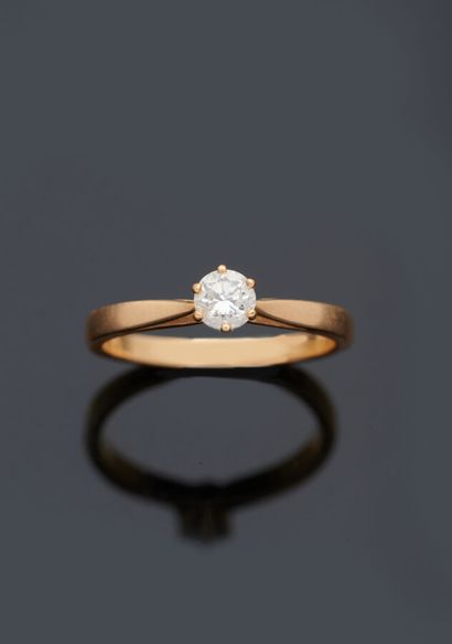 null Ring in yellow gold 18 k (750 thousandths) set with a diamond of approximately...