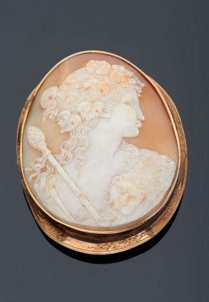 null Large cameo brooch, the setting in yellow gold (18 k (750 thousandths)) with...