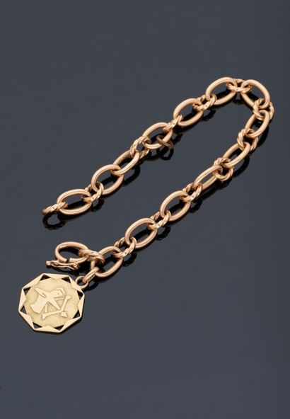 null Bracelet in yellow gold 18 k (750 thousandths) decorated with a medal "sagitaire".

Weight...