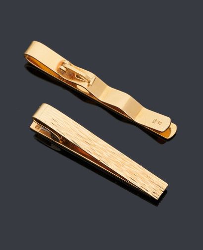 null Two tie clips in 18 k yellow gold (750 thousandths).

Total weight : 18.5 g