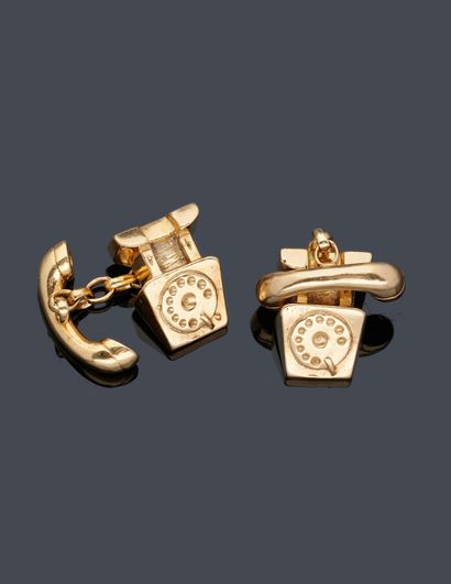 null Pair of gilt cufflinks in the shape of telephone. 

London 1993. Master goldsmith...