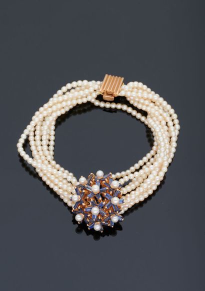 null Bracelet à huit rangs de perles, monture en or jaune 18 k (750 millièmes) serti...