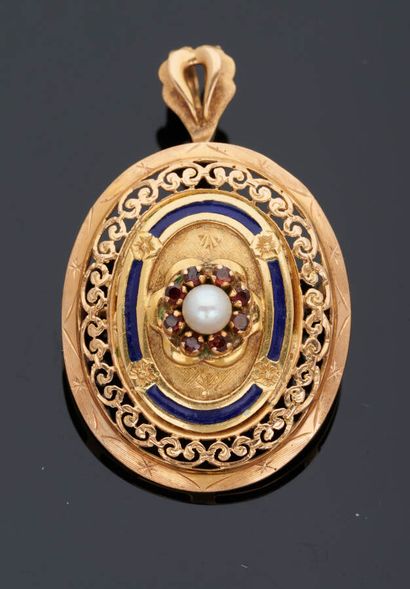 null Broche pendentif ovale en or jaune 18 k (750 millièmes) orné d'une perle dans...