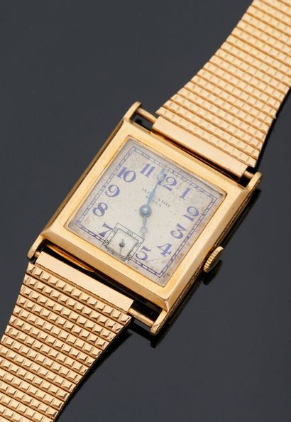 null MOVADO

Men's watch, square dial in yellow gold 18 k (750 thousandths), blue...