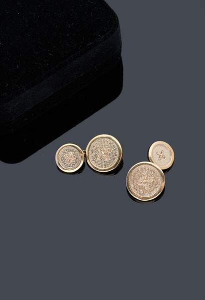 null Pair of vermeil cufflinks in the shape of buttons. 

Birmingham 1987. Master...