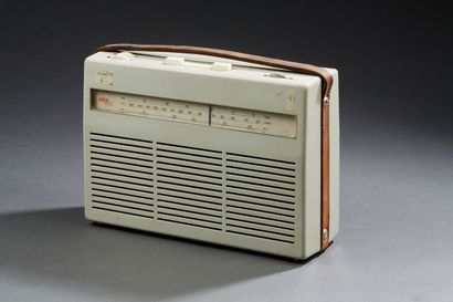 null BRAUN Transistor 1. Radio produced between 1957 and 1959 (Traces of use, wear)

Height...