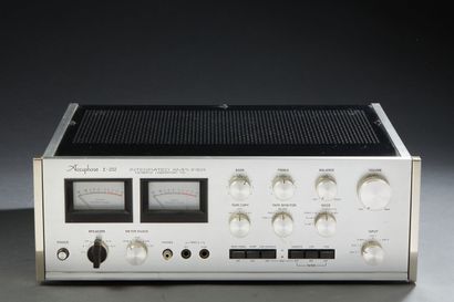 null Accuphase E-202 Integrated Amplifier, "Kensonic Laboratory Inc.". 100w/channel.

Very...