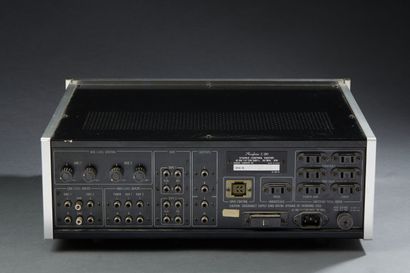 null Accuphase C-200. Stereo control center, préampli (1973-1977)

Le premier préampli...