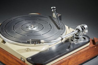 null THORENS TD124, top of the range turntable of the Swiss brand, rare base of the...