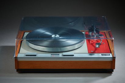 null THORENS TD125, belt driven turntable with fine tuning, equipped with a SME Series...