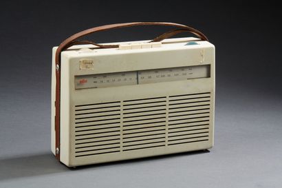 null BRAUN Transistor 1. Poste de radio produit entre 1957 et 1959. (Traces d'usage,...