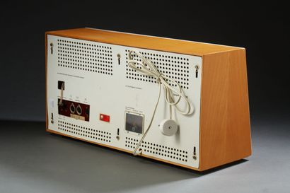 null BRAUN RT20 amplified radio designed by Dieter Rams and produced from 1961-1964

Height:...