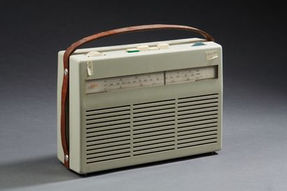 null BRAUN Transistor 1. Radio produced between 1957 and 1959 (Traces of use, missing...