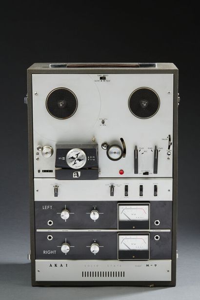 null AKAI CROSSFIELD M-9. Four-track, two-channel tape transistors tape recorder.

(Some...