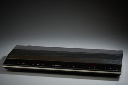 null BANG & OLUFSEN - BEOGRAM CD 4500. CD player of the Danish brand from 1989-1992.

Height:...