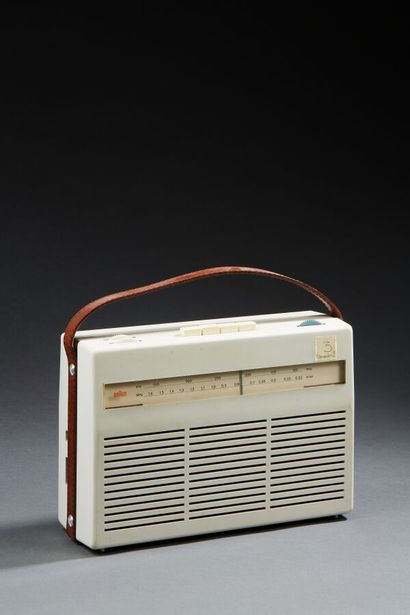 null BRAUN Transistor 1. Poste de radio produit entre 1957 et 1959. (Traces d'usage,...