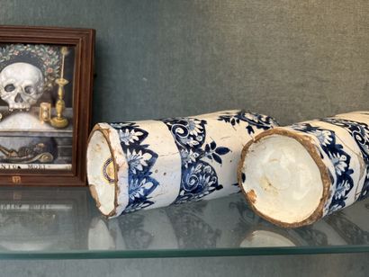 null Paire de vases en faience de Delft de forme octogonale à décor blanc bleu de...
