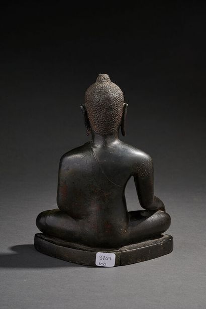 null THAILANDE - XVIIe/XVIIIe siècle

Statuette de bouddha Maravijaya en bronze à...