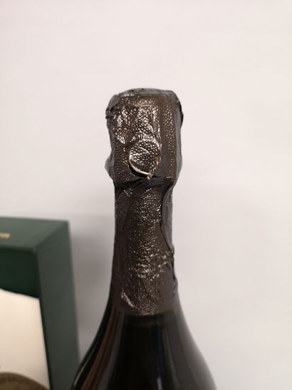 null 1 bottle CHAMPAGNE - DOM PERIGNON 1995 In box. Level at 3 mm under the cap.