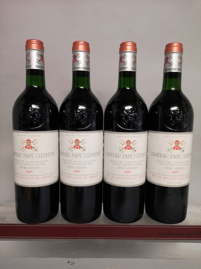 null 4 bouteilles Château PAPE CLEMENT - Grand Cru de Graves 1997


Étiquettes légèrement...