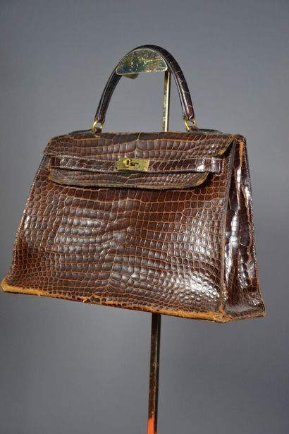 null HERMES PARIS

Sac KELLY par HERMES PARIS. modèle vintage.

Il est réalisé en...